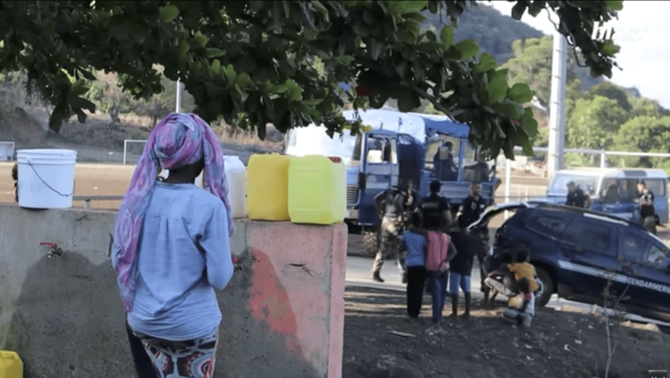 Crise de l'eau, expulsions : 24h en "sous France" à Mayotte - Blast