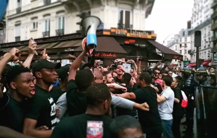 La marche pour Adama Traoré bloquée: "Ce soir vous raconterez que la France a bafoué vos droits" - Les Inrocks